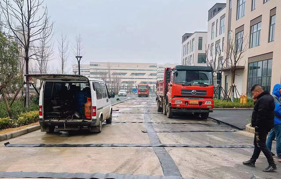 东湖高新国际健康城沥青道路施工案例